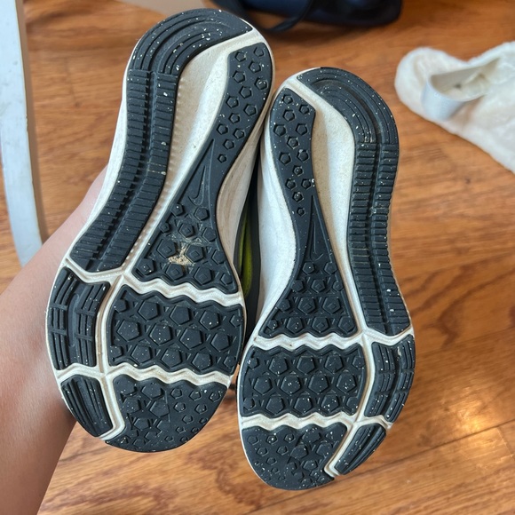 Nike Grey and Lime Green Sneakers Size 11 - Picture 3 of 8